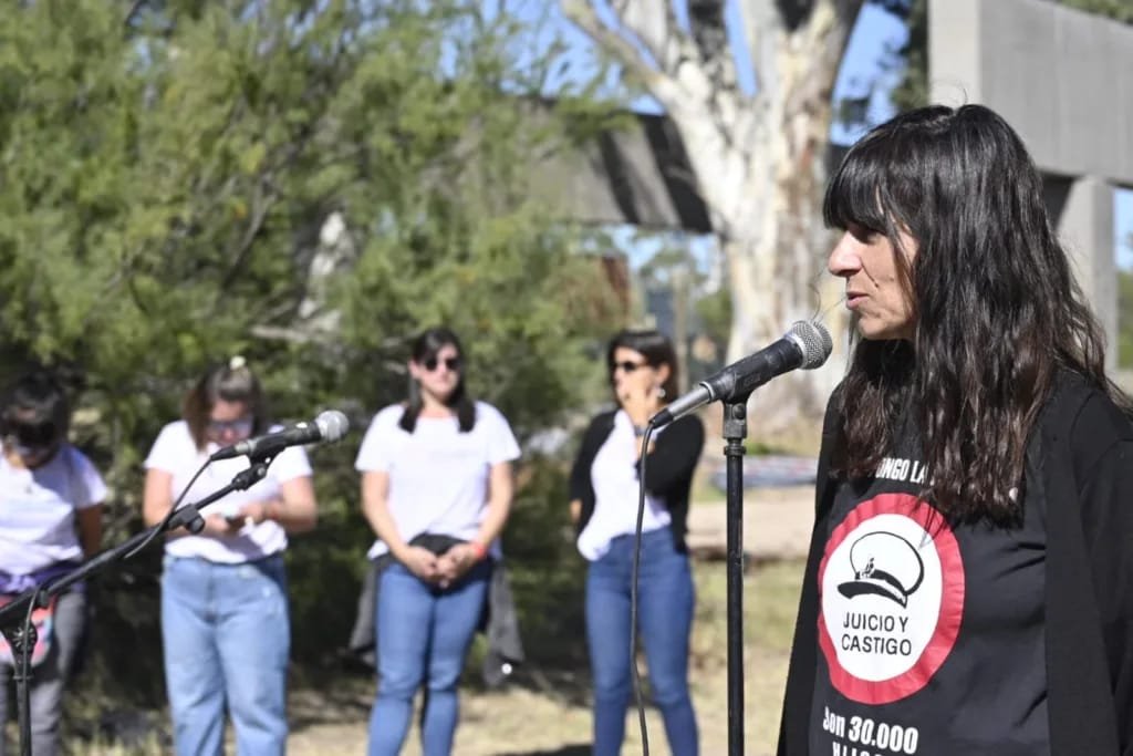 Anahí Junquera: «En este contexto nacional, en Bahía Blanca se juzgaron 31 genocidas, se abrió un Espacio de la Memoria y se restituyó el nieto 140″»