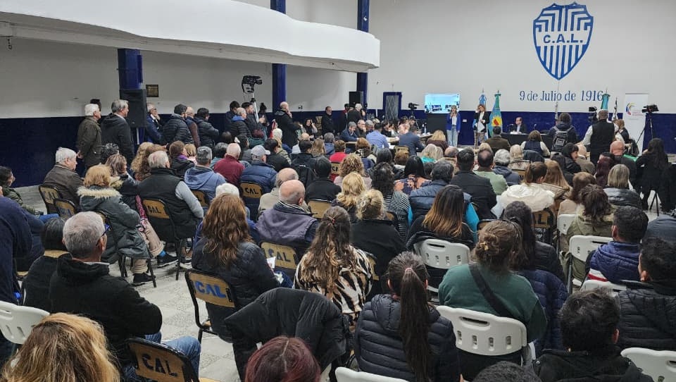 Emanuel Echeveste: «Seguimos fortaleciendo los lazos institucionales entre el Municipio y la gente»