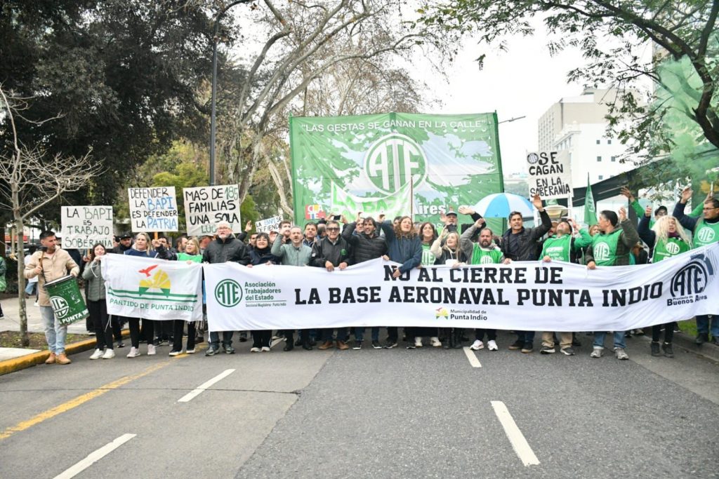 Dabel Roblin: «185 trabajadores civiles nos quedamos sin empleo por una decisión que no tiene ningún sentido»