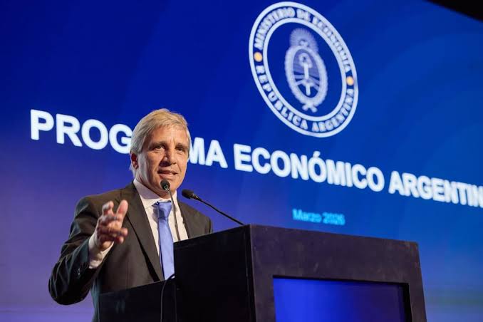 Gustavo Burachik: «Hoy la Argentina junta dólares para pagar intereses de deuda, no para financiarse»